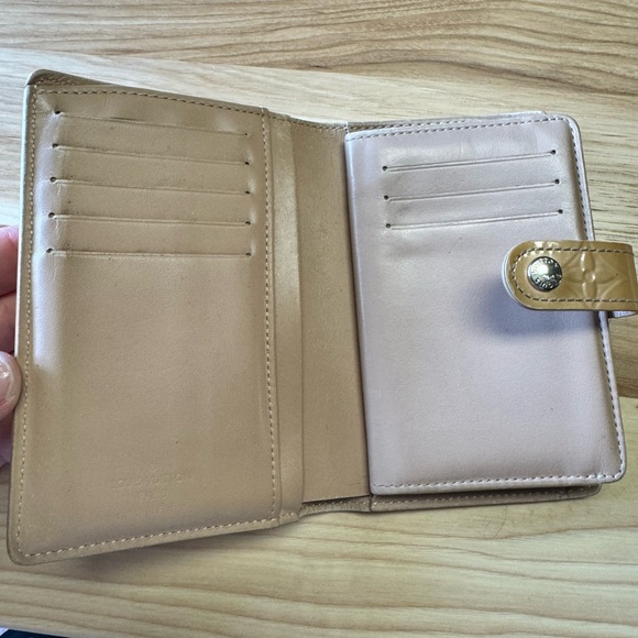 Louis Vuitton Vernis French Purse Beige Wallet with Dust Bag - Picture 8 of 15